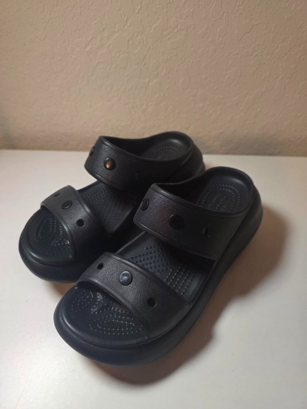 CROCS Crush Classic Black Platform Slides Sandals Ladies 7 - EUC